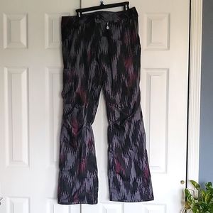 Volcom ski pants with vents and lots of pockets, size Medium